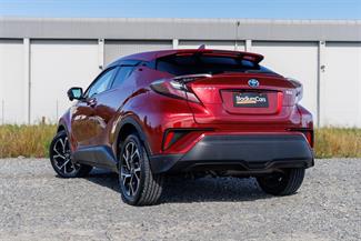 2017 Toyota C-HR - Thumbnail