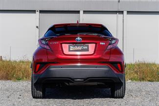 2017 Toyota C-HR - Thumbnail