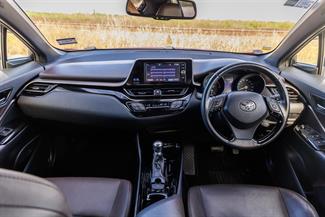 2017 Toyota C-HR - Thumbnail