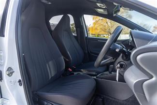 2021 Toyota Yaris - Thumbnail