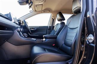 2019 Toyota RAV4 - Thumbnail