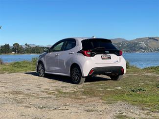 2020 Toyota Yaris - Thumbnail