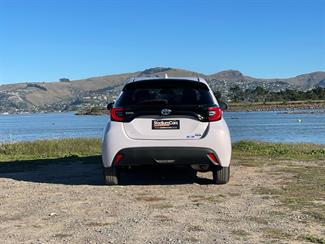 2020 Toyota Yaris - Thumbnail