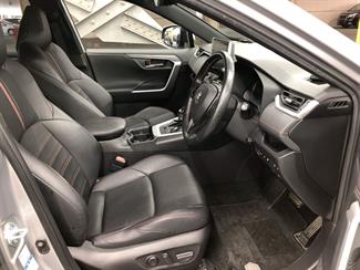 2021 Toyota RAV4 - Thumbnail
