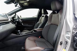 2017 Toyota C-HR - Thumbnail