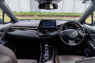 2017 Toyota C-HR - Thumbnail