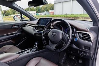 2017 Toyota C-HR - Thumbnail