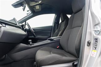 2017 Toyota C-HR - Thumbnail