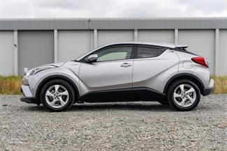 2017 Toyota C-HR - Thumbnail