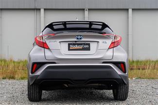 2017 Toyota C-HR - Thumbnail