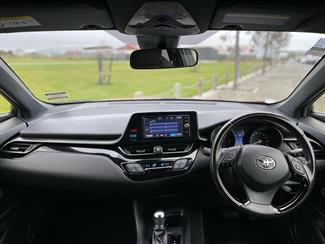 2017 Toyota C-HR - Thumbnail