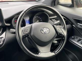 2017 Toyota C-HR - Thumbnail