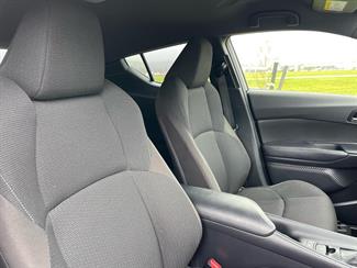 2017 Toyota C-HR - Thumbnail
