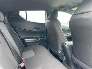 2017 Toyota C-HR - Thumbnail