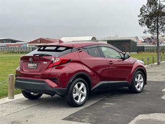 2017 Toyota C-HR - Thumbnail
