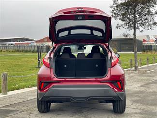 2017 Toyota C-HR - Thumbnail