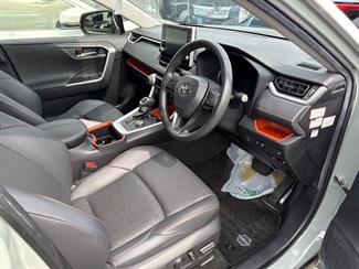 2022 Toyota RAV4 - Thumbnail