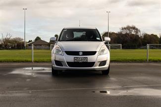 2011 Suzuki Swift - Thumbnail