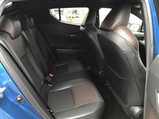 2017 Toyota C-HR - Thumbnail