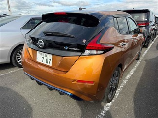 2017 Nissan LEAF - Thumbnail
