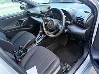 2020 Toyota Yaris - Thumbnail
