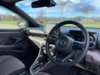 2020 Toyota Yaris - Thumbnail