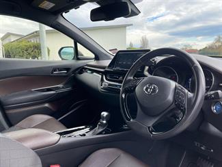 2017 Toyota C-HR - Thumbnail