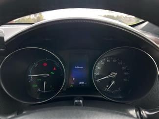 2017 Toyota C-HR - Thumbnail