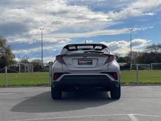 2017 Toyota C-HR - Thumbnail
