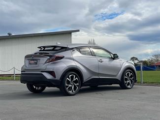 2017 Toyota C-HR - Thumbnail