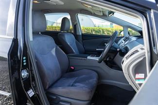 2012 Toyota PRIUS - Thumbnail