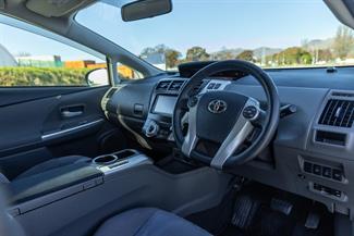 2012 Toyota PRIUS - Thumbnail
