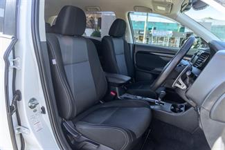 2016 Mitsubishi Outlander - Thumbnail