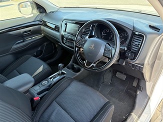 2016 Mitsubishi Outlander - Thumbnail