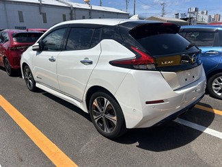 2021 Nissan LEAF - Thumbnail