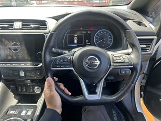 2021 Nissan LEAF - Thumbnail