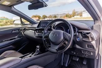 2017 Toyota C-HR - Thumbnail