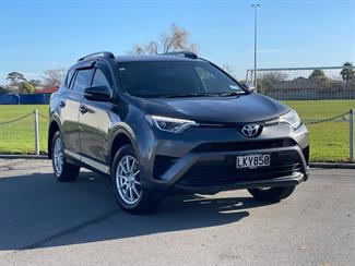 2018 Toyota RAV4 - Thumbnail