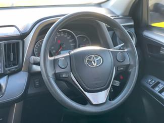 2018 Toyota RAV4 - Thumbnail