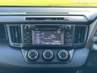 2018 Toyota RAV4 - Thumbnail