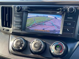 2018 Toyota RAV4 - Thumbnail