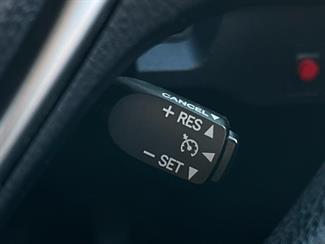 2018 Toyota RAV4 - Thumbnail