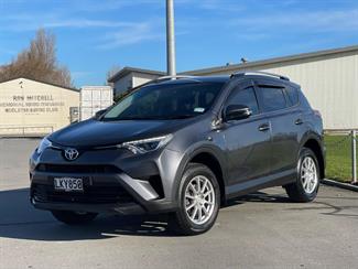 2018 Toyota RAV4 - Thumbnail