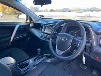 2018 Toyota RAV4 - Thumbnail