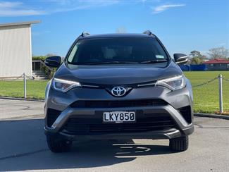 2018 Toyota RAV4 - Thumbnail