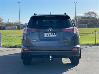 2018 Toyota RAV4 - Thumbnail
