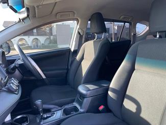 2018 Toyota RAV4 - Thumbnail