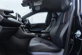 2021 Toyota RAV4 - Thumbnail