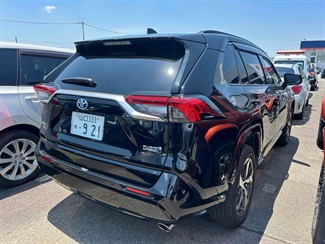 2021 Toyota RAV4 - Thumbnail