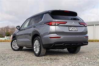 2022 Mitsubishi Outlander - Thumbnail